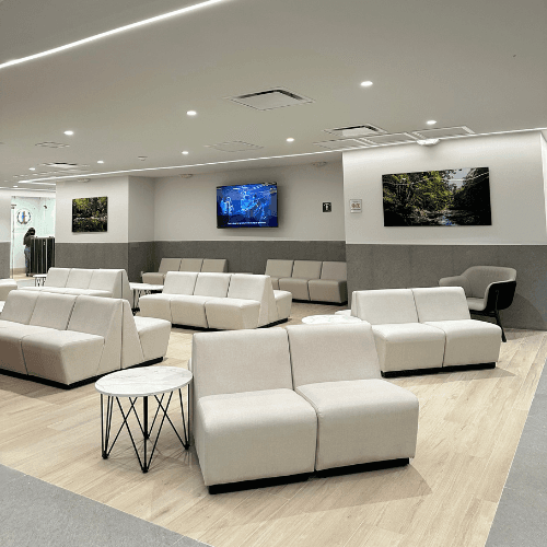Sala de Espera Moderna y Confortable